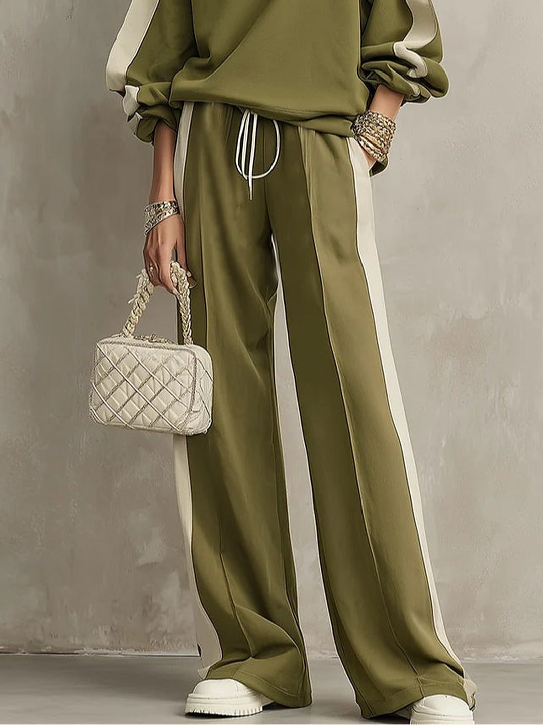 Romina | Sweatshirt and Pants Set with Side Stripe